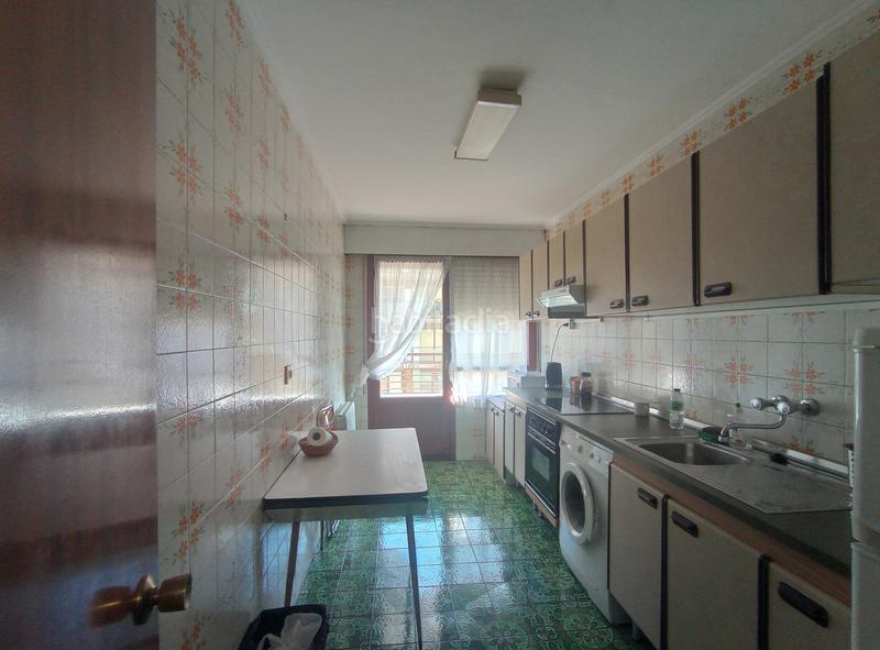 Foto b93a4abc-0ab1-4a96-832e-cec6390f12e3. Rent flat with heating parking in Azeta - Abatxolo Portugalete