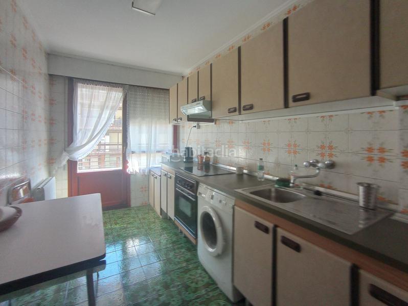 Foto df2f504a-96c8-4702-986c-7f42404359f4. Rent flat with heating parking in Azeta - Abatxolo Portugalete