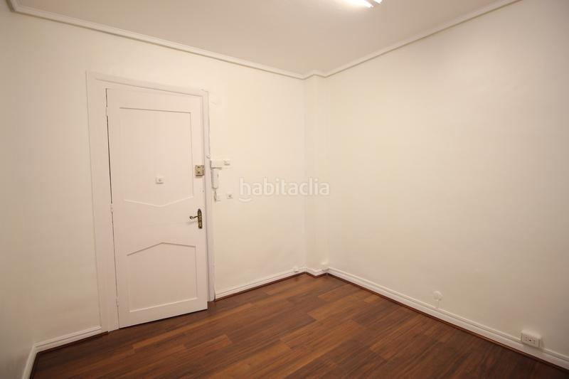 Foto fac0a608-4848-4384-a049-1f5b89155894. Alquiler oficina se alquila despachooficina en la plaza nueva en Bilbao