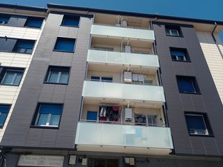 Appartement  Etxebarri - calle andalucia. Se vende piso en etxebarri, exterior y luminoso.