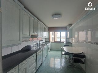 Location Appartement à Buenavista. Se alquila amplio piso en portugalete, 3 habitaciones, sin amueb