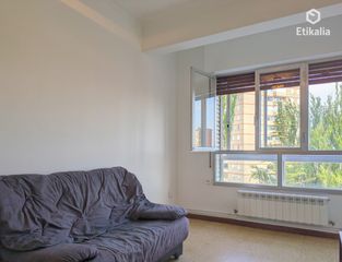 Lloguer Pis  Vitoria-gasteiz - cuadrilla de zuya. Vivienda de tres habitaciones, salón, cocina y terraza con ascen