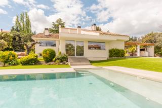 Chalet  Calle cabo peas. Chalet independiente en madrid, las rozas,