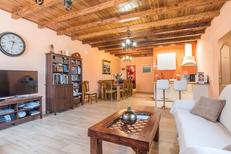 Foto ceae17a7-3749-43f6-985e-eb5323dc52c9. Casa bifamiliare con riscaldamento parcheggio piscina in Vegas de Matute