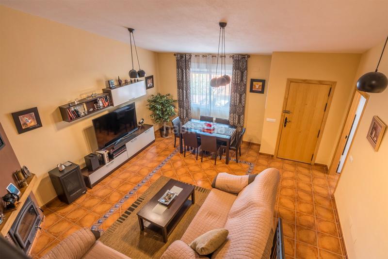 Foto db9cf36c-e51e-4719-b8fb-cf27e979e50b. Casa bifamiliare con riscaldamento parcheggio piscina in Vegas de Matute