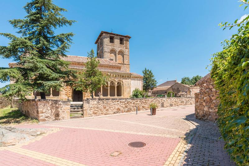 Foto bf438a21-ff0e-41da-a975-3091b9774593. Casa amb xemeneia calefacció a Sotosalbos