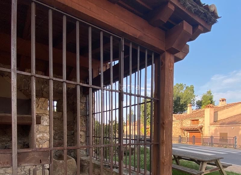 Foto bfb0c1af-8ff6-4c03-bdb7-77ae004e6d81. Casa amb xemeneia calefacció a Sotosalbos