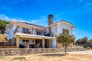 Chalet  Calle rotonda del ebro. Chalet independiente en valdemorillo, madrid