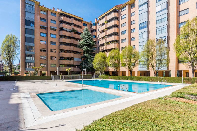 Foto 82a1c2dc-0f3b-4937-82c5-a67c57b9a35e. Pis amb calefacció aparcament piscina a Mirasierra Madrid