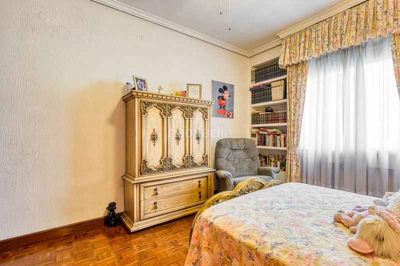 Foto 38bd9fdb-a01a-41ce-bad1-7dfb3f5511b5. Pis amb calefacció aparcament a Guindalera Madrid