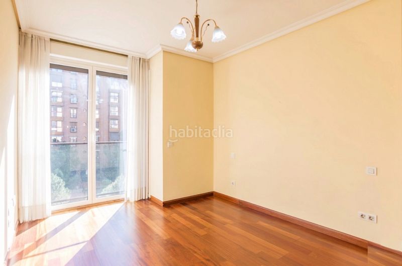 Foto 4a091100-9d83-46c6-8165-6b08648c57e9. Pis amb calefacció aparcament piscina a Acacias Madrid