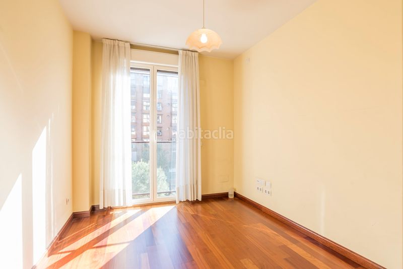 Foto 6d2b4755-fb51-4045-80aa-b1336fd7eda9. Pis amb calefacció aparcament piscina a Acacias Madrid