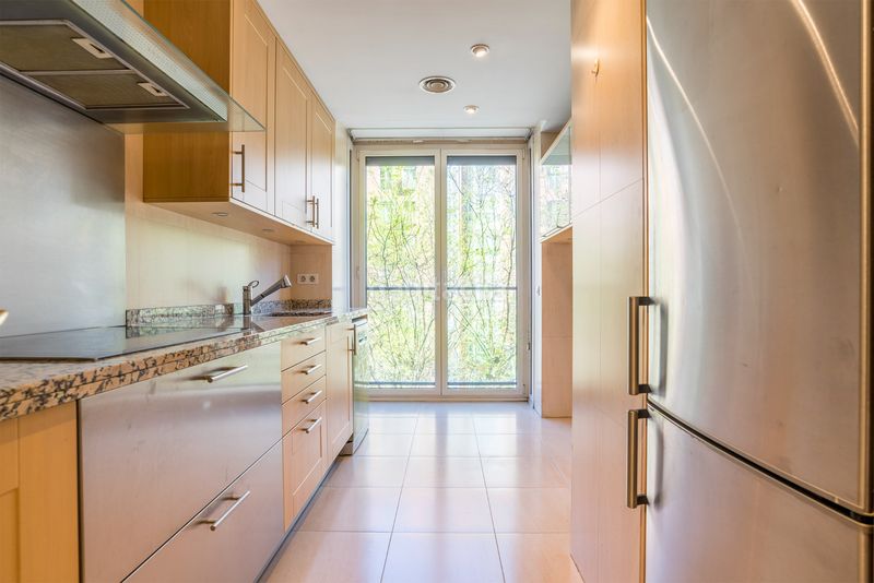 Foto ecfb1a11-f7ef-49e8-ab20-44a10751421b. Pis amb calefacció aparcament piscina a Acacias Madrid