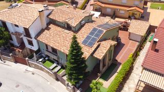 Casa aparellada a Calle Barzales