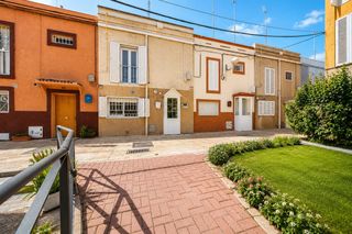 Reihenhaus  Calle de la laguna. Casa unifamiliar en madrid, vistalegre