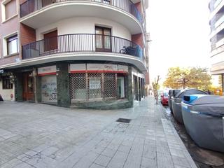 Lloguer Local Comercial  Urgull. Local en  venta o alquiler en algorta  amezti chaflan urgull