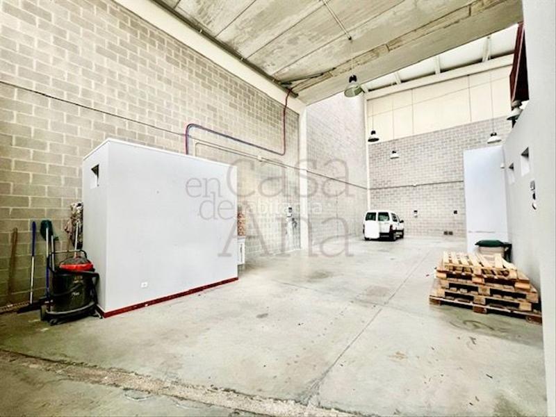 Foto d9808576-ec5c-4046-a50e-ba3eedcda642. Bâtiment à usage industriel dans Muskiz