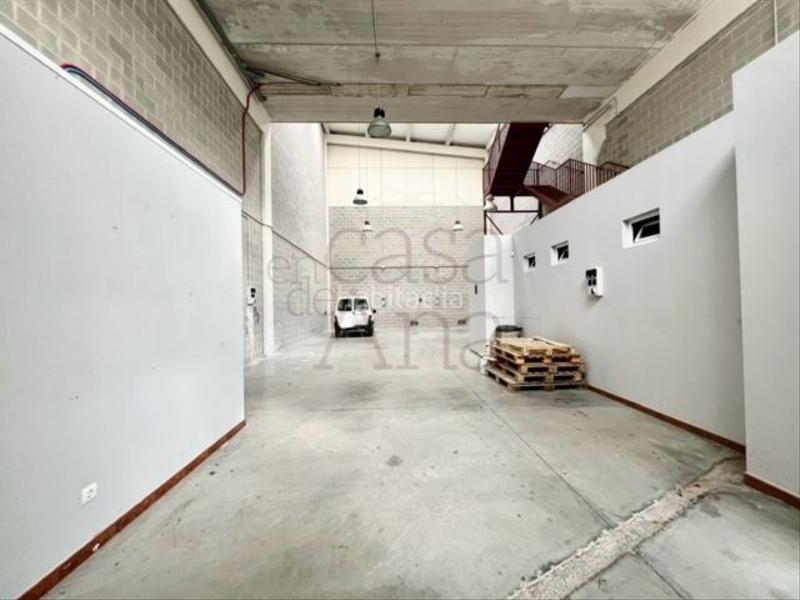 Foto dffb48a5-2aee-42ab-a55b-49ef49f30f35. Bâtiment à usage industriel dans Muskiz