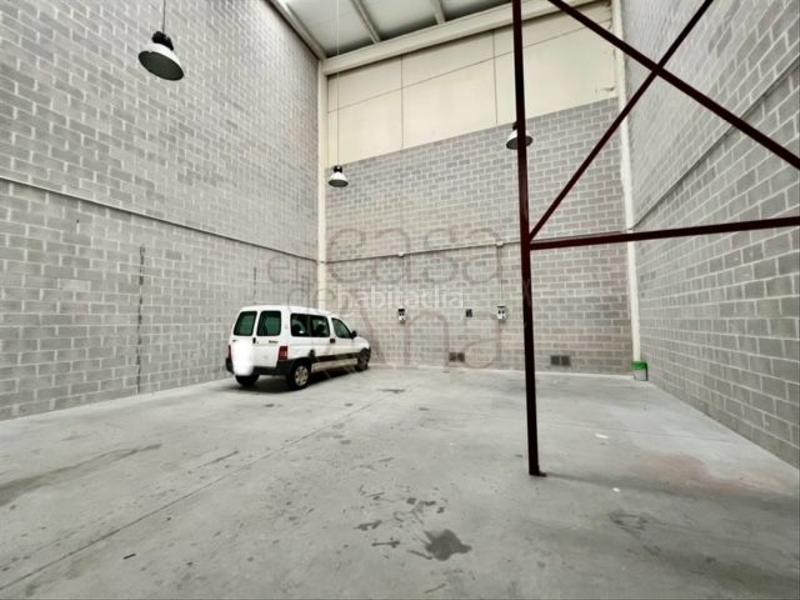 Foto f8d300b0-ef3e-4d0c-b51f-402af3cb9ef5. Bâtiment à usage industriel dans Muskiz
