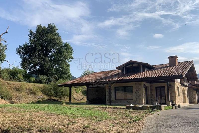 Foto f1ebdc8c-9177-45ca-9e64-96f630ca36f0. Alquiler casa pareada alquiler de temporada de casa bifamiliar con jardín a 15 minutos de bilbao en Zalla