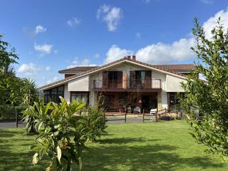 Casa aparellada  Camino de san roque bidea. Chalet bifamiliar en artxanda