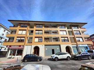 Local Comercial a Juan b. eguskiza meabe kalea 1. Local en venta en lemoa de 71 m2