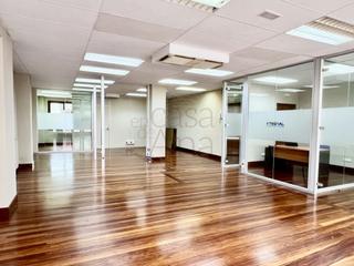 Oficina a Henao 7. Oficina céntrica junto jardines de albia con posibilidad de gara