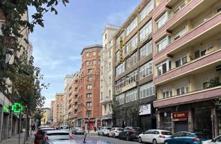 Bureau  Urkixo zumarkalea. Oficina en alameda urquiijo