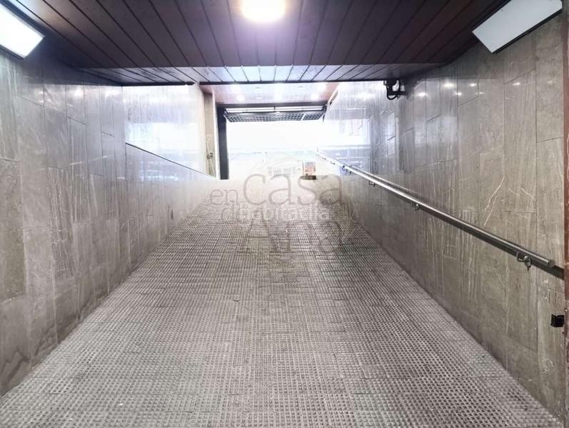 Foto dda7e39d-70d9-4543-9604-a468b4ad5245. Car parking in Campuzano Bilbao