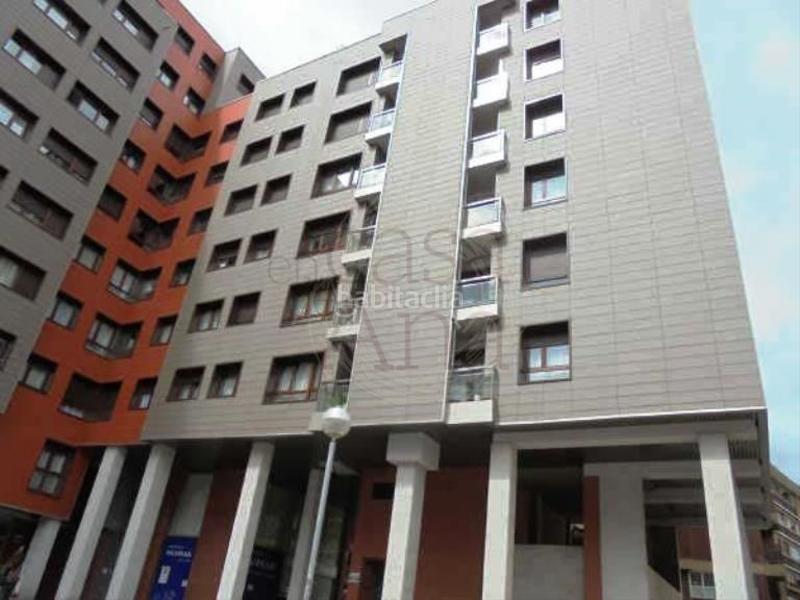 Foto b9b9a5ca-e285-434f-b964-b24562cad76e. Local comercial a Bagatza - S. Vicente Barakaldo