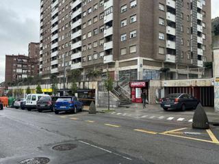 Parking voiture  Celestino maría del arenal plaza. Amplia parcela con trastero de 9 m2 en ibarrekolanda