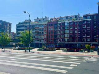 Local commercial  Done petri plaza. Local en plaza san pedro de deusto