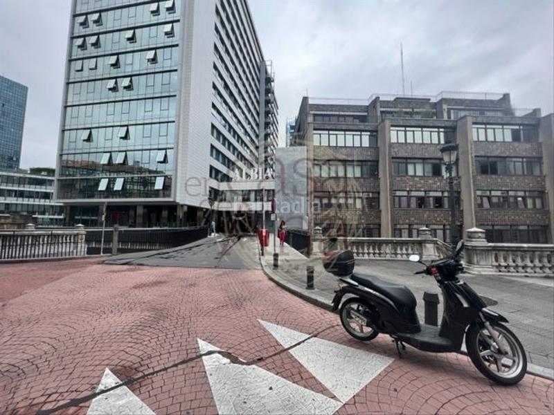 Foto 59012f9b-c0ed-4a42-90ab-a43f13bb5cd0. Affitto locale commerciale in Albia Bilbao