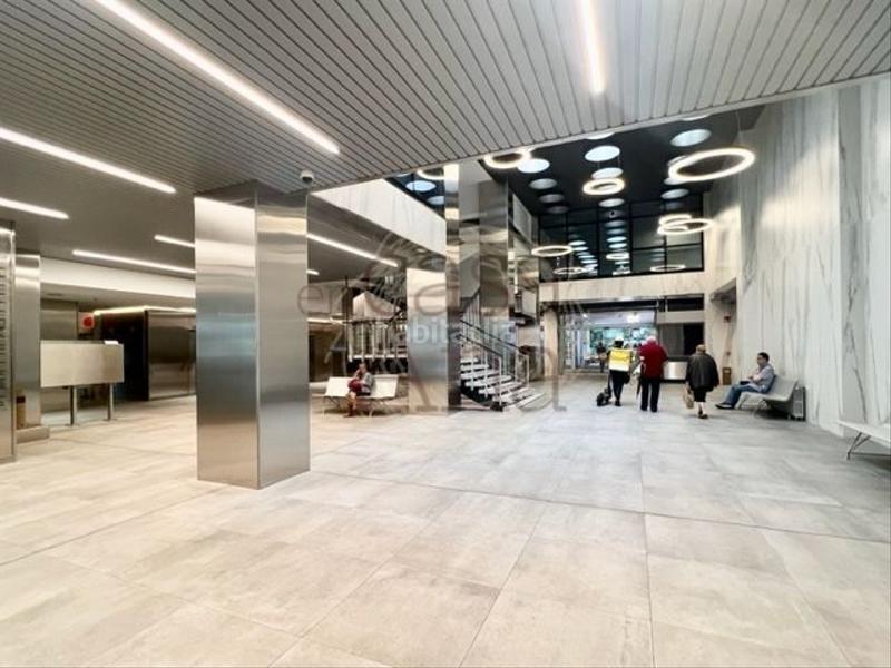 Foto af014b41-0b5f-455a-b39c-76cba75d5b52. Lloguer local comercial a Albia Bilbao