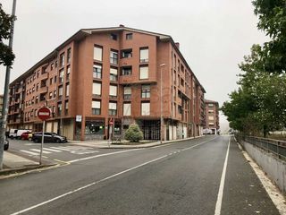 Lloguer Aparcament cotxe  Ibaiondo. Parcela de garaje con trastero en ibaiondo