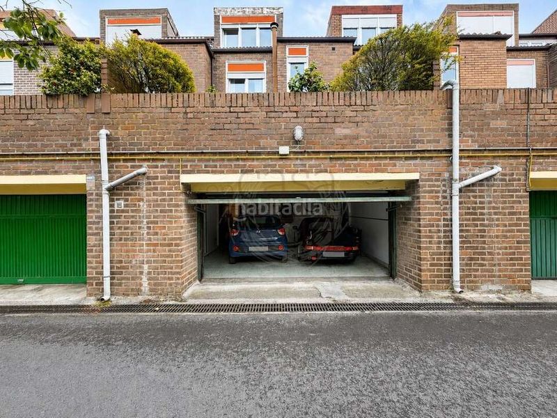 Foto 4f6c456f-9bca-46c9-b81c-26dd6160ef4d. Casa adossada amb calefacció aparcament piscina a Leioa