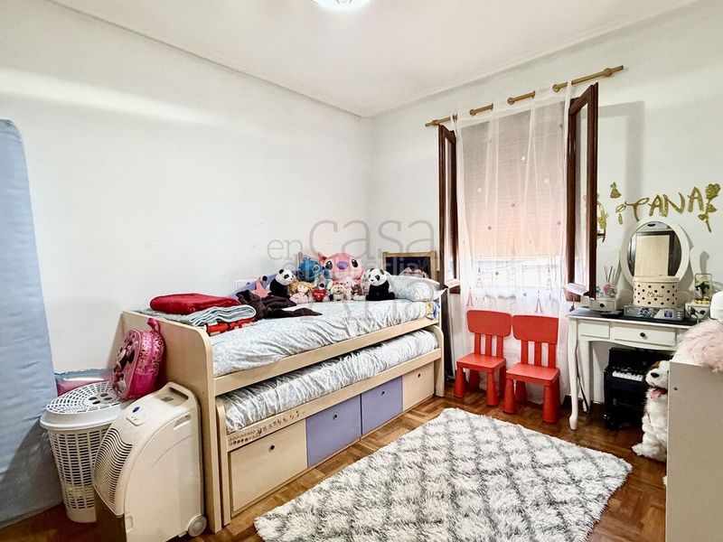 Foto cb655cc7-740a-48c4-b576-1cf6f17e2773. Pis a Mamariga Santurtzi