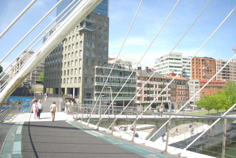 Foto 529278ac-687a-422b-a2d4-a42457e3792c. Alquiler local comercial magnifico local en venta o alquiler con salida de humos en paseo uribitarte en Bilbao