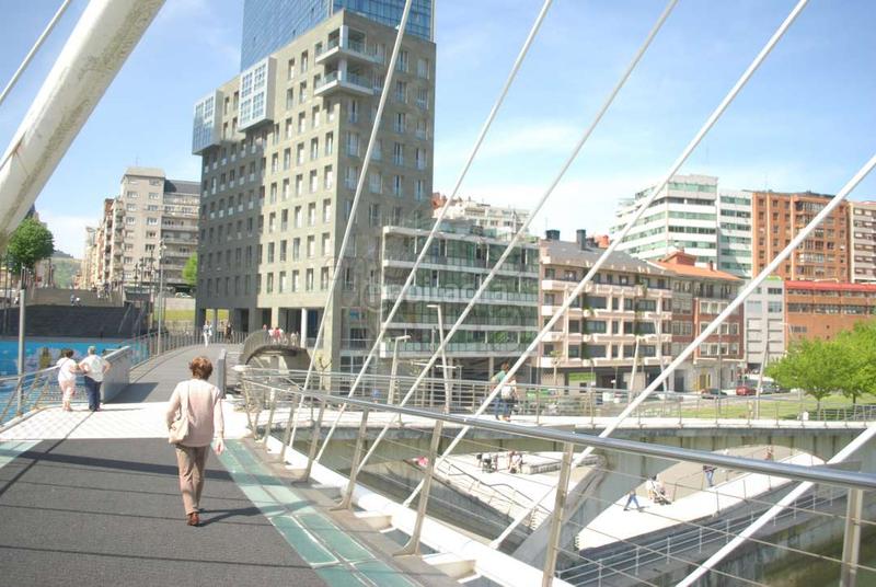 Foto 0263a9f3-0ba1-4323-8092-6af6434d6e69. Rent business premise in Albia Bilbao