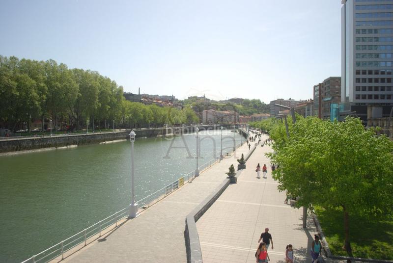 Foto 89be951f-265b-4903-ba78-04408f20c034. Rent business premise in Albia Bilbao