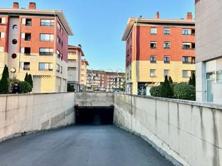 Aparcament cotxe a Mungia. Venta promoción de garajes en la calle intxausti eresgille de  m