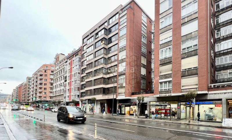 Foto 4ddcfb99-2f6c-4a69-ba8d-ba516c63e661. Lloguer oficina amb calefacció aparcament a Alhóndiga Bilbao