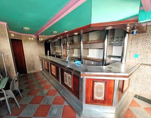 Local Comercial a Ganbo kalea 1. Bar a reformar junto a los jubilados.