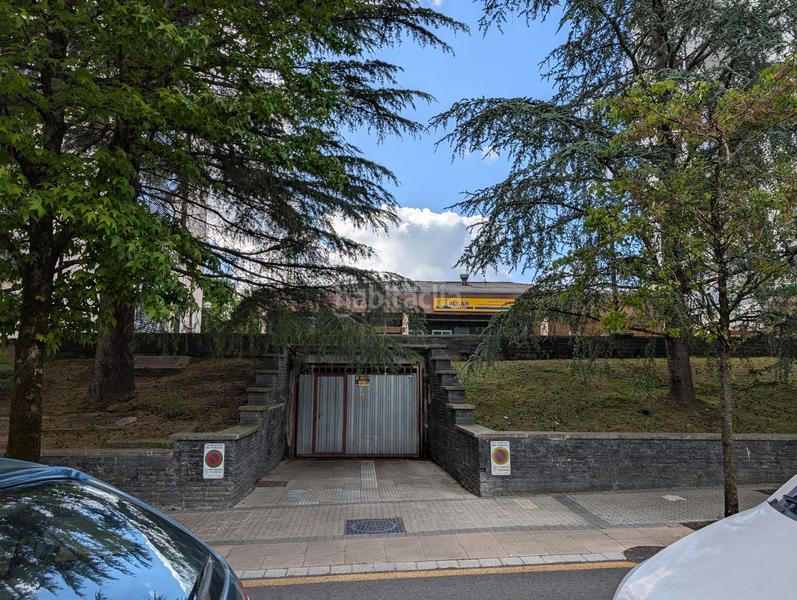 Foto d6a253be-0120-492e-af76-8377a97b34e6. Car parking in Lasarte - Oria