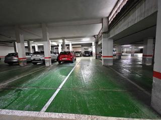 Aparcament cotxe a Lasarte - Oria. Raya de garaje en urbarte