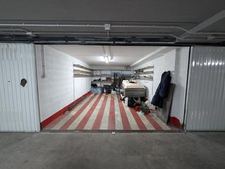 Aparcament cotxe a Lasarte - Oria. Garaje cerrado con plaza para coche y moto.