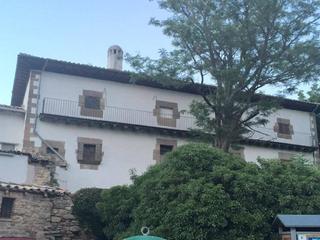 Casa  Mercado. Casa de pueblo de 1000 mt con un jardin de 1200 metros ideal par
