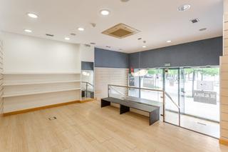 Location Local commercial  Pamplona-iruña - benjamin de tudela. Alquiler local en la trasera de benjamin de tudela al lado del e