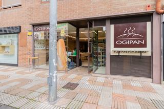 Locale commerciale in Pamplona-iruña - sancho ramirez 3. Se vende coqueta cafetería al lado del paque yamaguchi