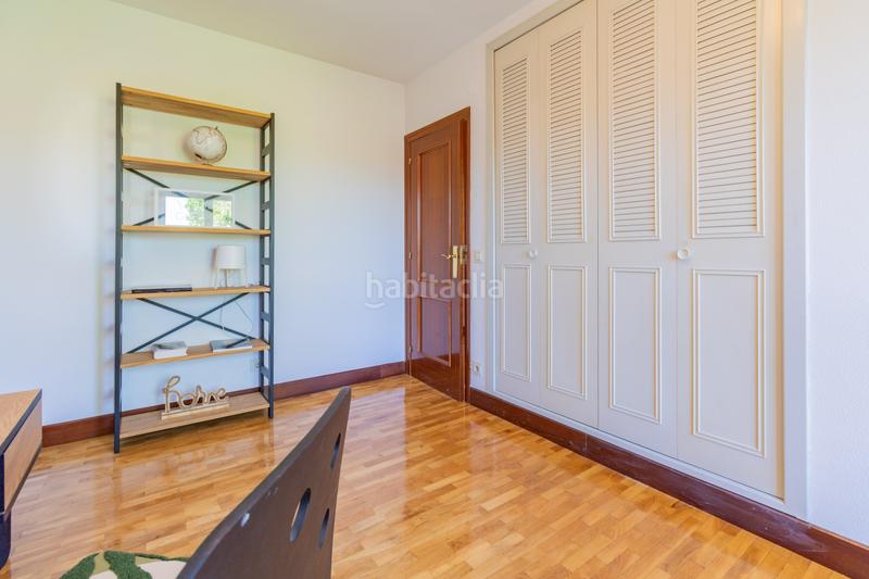 Foto 111c318b-825a-4ceb-b564-6231d9031a6d. Casa pareada en olaz - calle las eras 12 estupendo pareado en olaz . tres dormitorios, uno en suite tres baños y un aseo, dos salones, uno con comedor dotado con chimene en Egüés